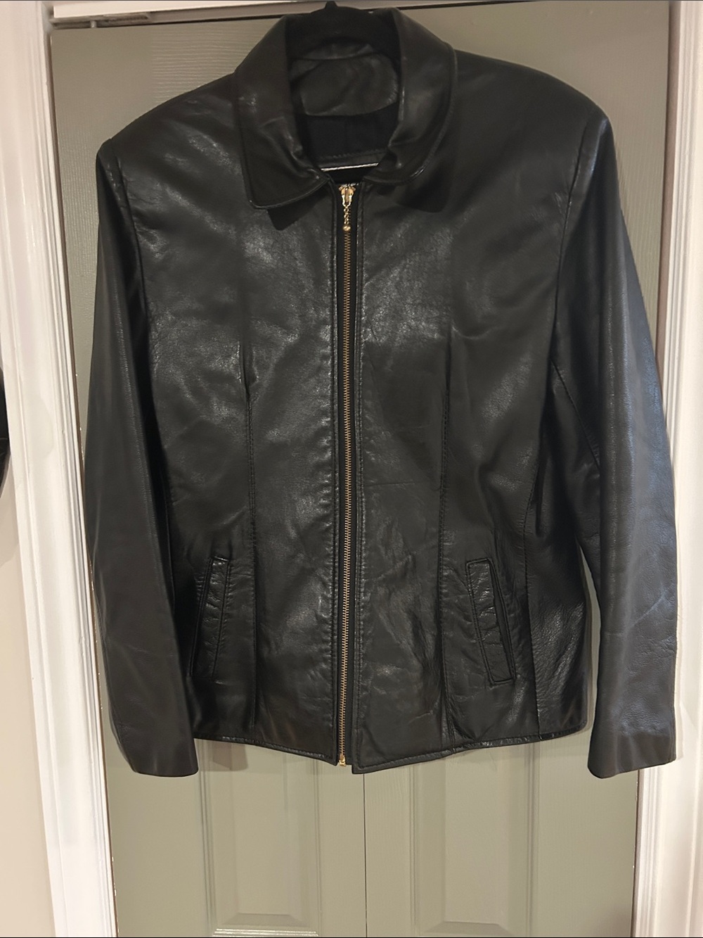 Di Capra Classic Women's Black Leather Zip Jacket
